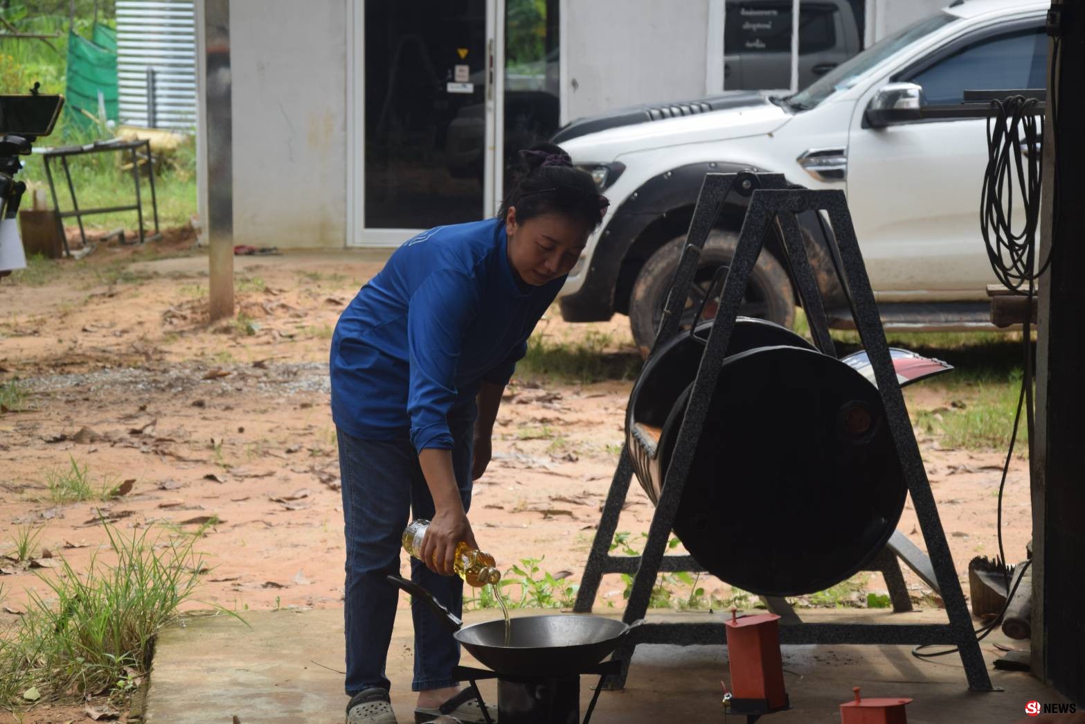กาฬสินธุ์หนุ่มวัย40ปีไอเดียเจ๋งผลิตเตาหุงต้มใช้น้ำมันเก่าไม่ง้อแก๊ส