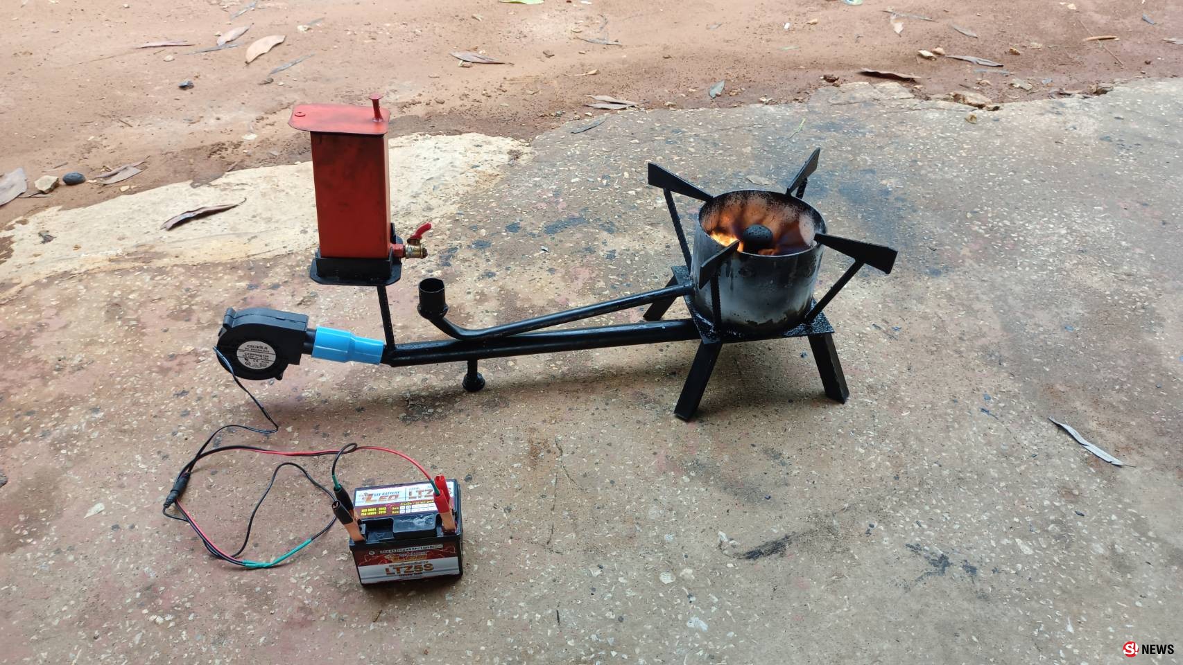 กาฬสินธุ์หนุ่มวัย40ปีไอเดียเจ๋งผลิตเตาหุงต้มใช้น้ำมันเก่าไม่ง้อแก๊ส