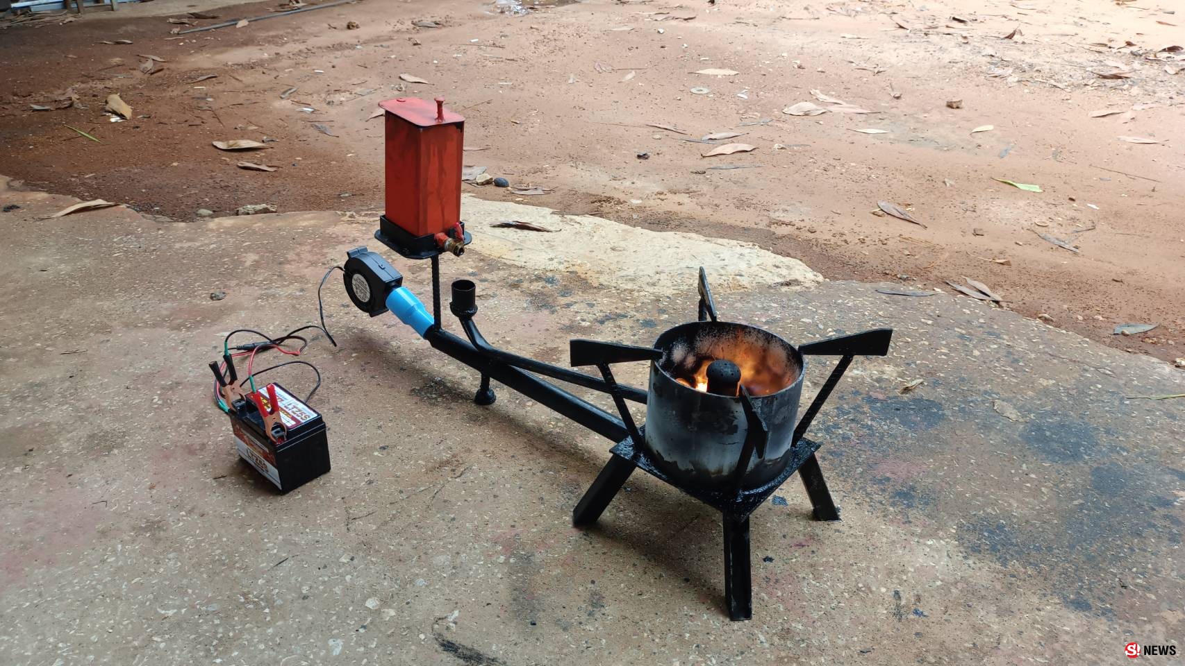 กาฬสินธุ์หนุ่มวัย40ปีไอเดียเจ๋งผลิตเตาหุงต้มใช้น้ำมันเก่าไม่ง้อแก๊ส