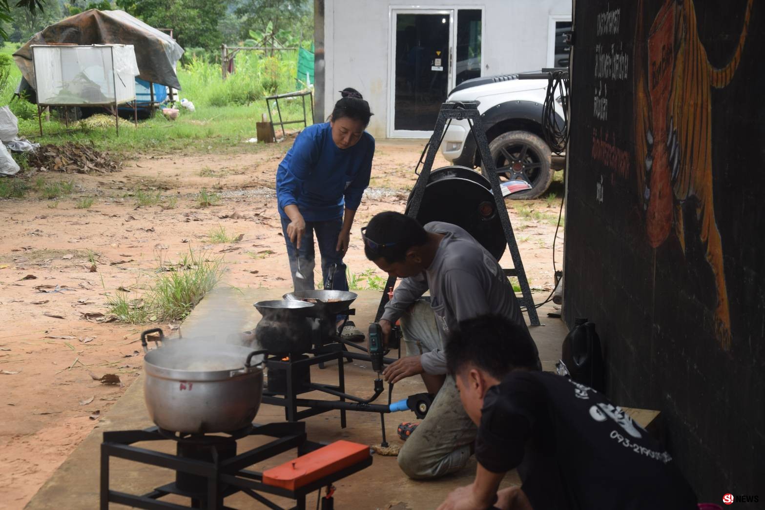 กาฬสินธุ์หนุ่มวัย40ปีไอเดียเจ๋งผลิตเตาหุงต้มใช้น้ำมันเก่าไม่ง้อแก๊ส