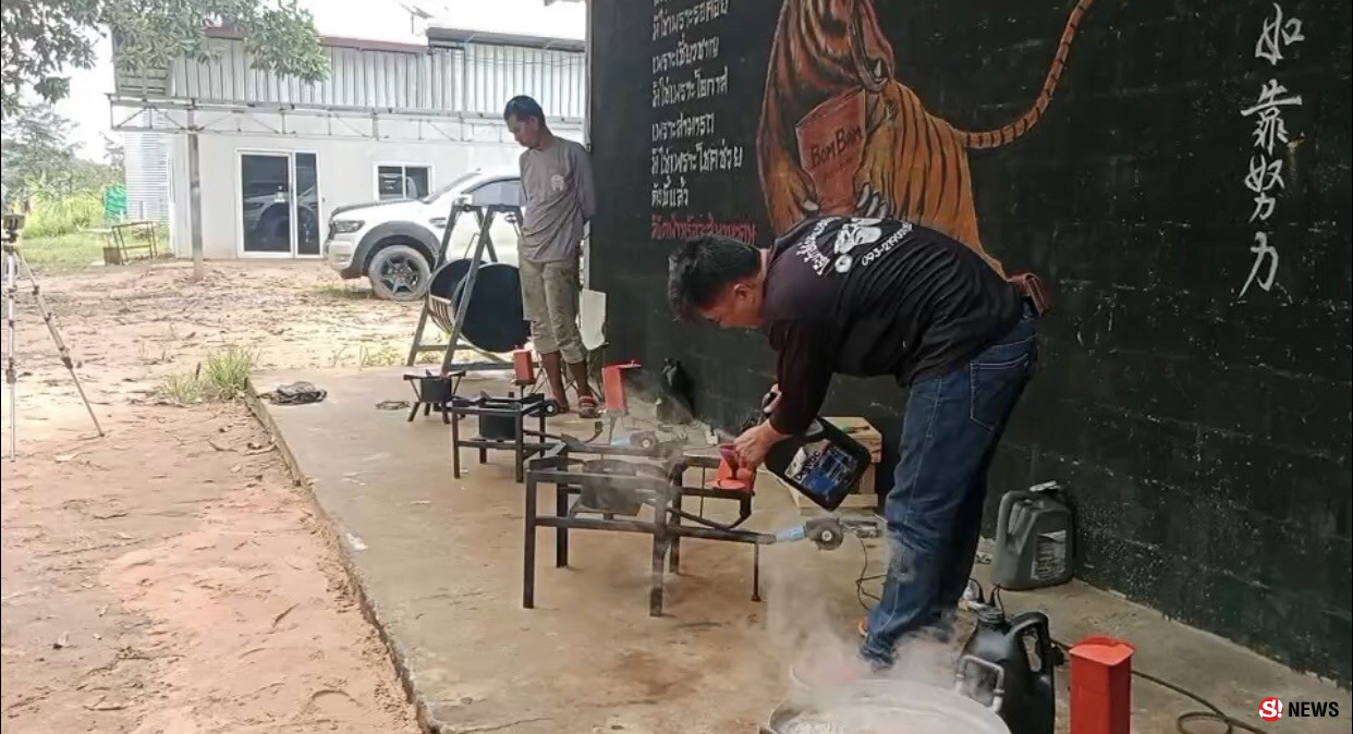 กาฬสินธุ์หนุ่มวัย40ปีไอเดียเจ๋งผลิตเตาหุงต้มใช้น้ำมันเก่าไม่ง้อแก๊ส