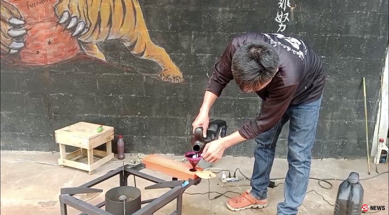 กาฬสินธุ์หนุ่มวัย40ปีไอเดียเจ๋งผลิตเตาหุงต้มใช้น้ำมันเก่าไม่ง้อแก๊ส