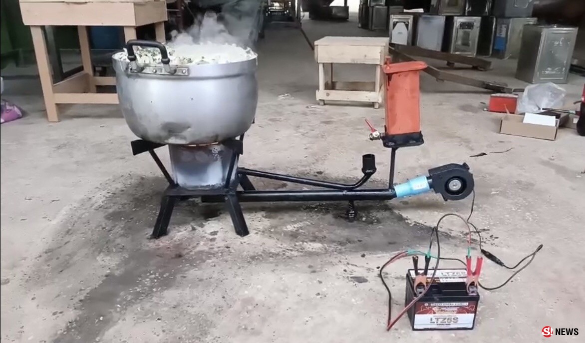 กาฬสินธุ์หนุ่มวัย40ปีไอเดียเจ๋งผลิตเตาหุงต้มใช้น้ำมันเก่าไม่ง้อแก๊ส