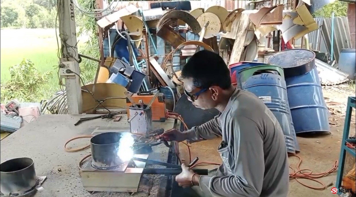 กาฬสินธุ์หนุ่มวัย40ปีไอเดียเจ๋งผลิตเตาหุงต้มใช้น้ำมันเก่าไม่ง้อแก๊ส