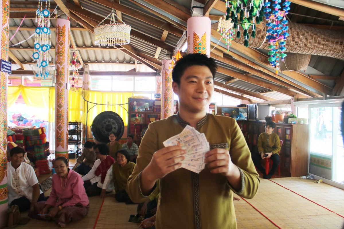 กาฬสินธุ์ฮือฮาประมูลลอตเตอรี่ลุ้นรางวัลที่1ต่อยอดทำบุญมหากฐินช่วยวัดห่างไกล