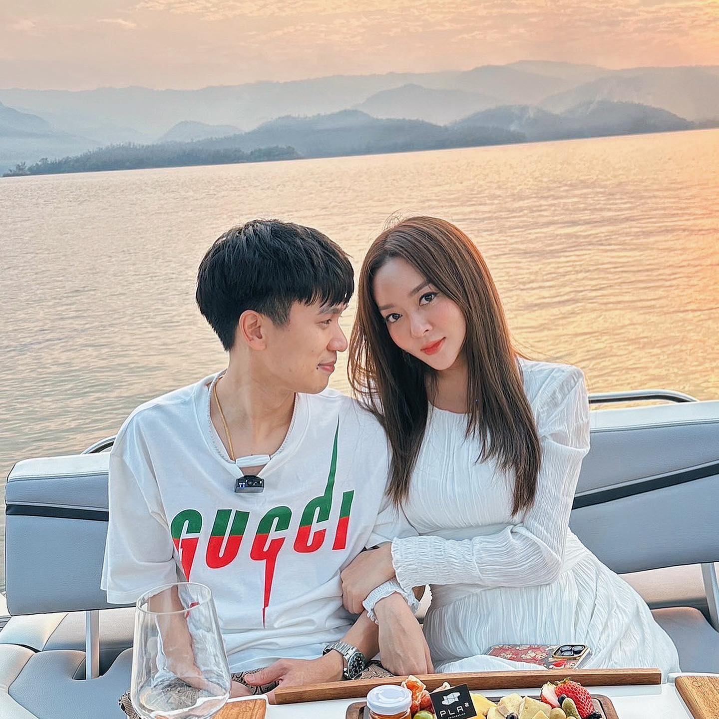 แก้มบุ๋ม-พีท" ตอบชัด ขอแต่งงานแล้ว ทำไมไม่อยู่ด้วยกันก่อนแต่ง ?