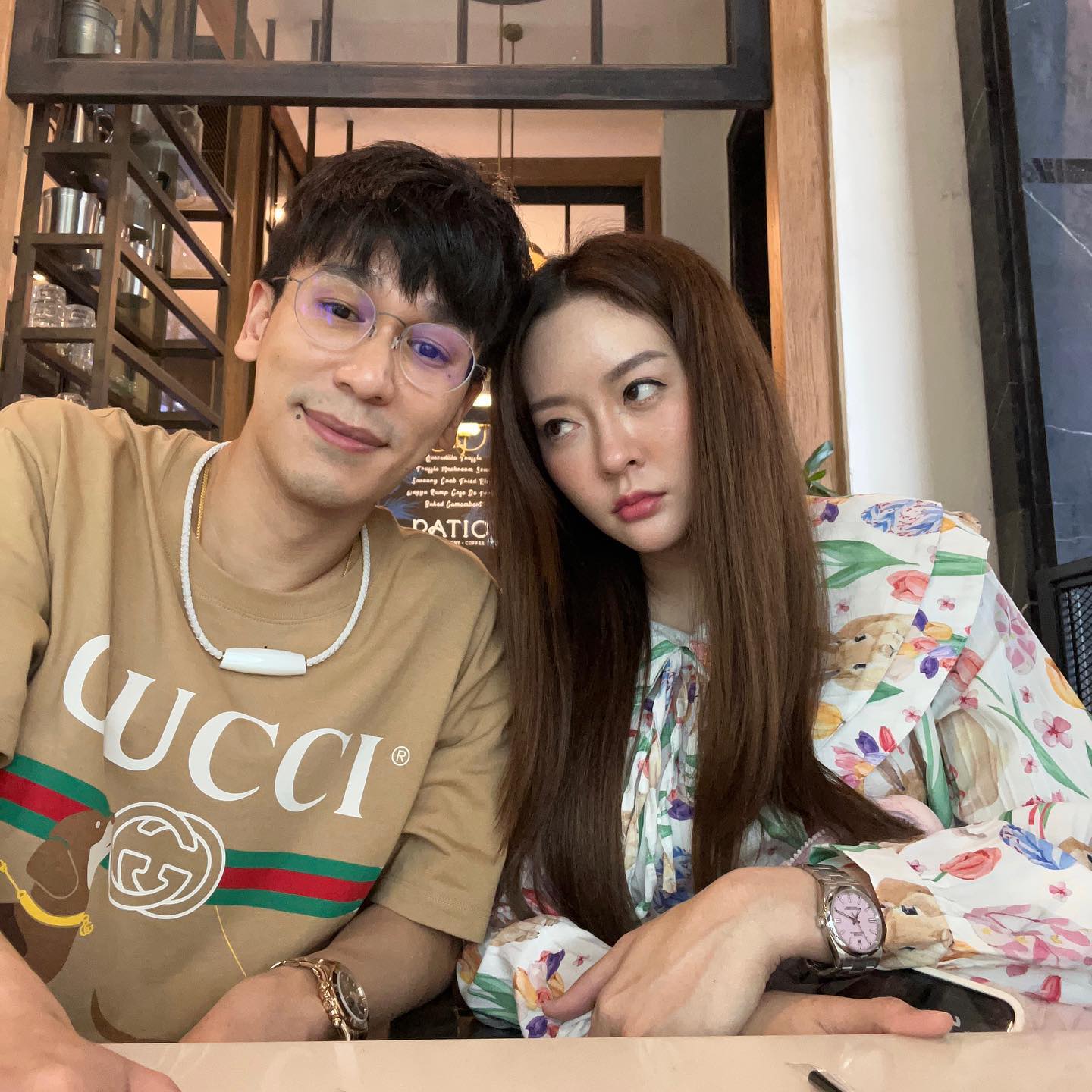 แก้มบุ๋ม พีท