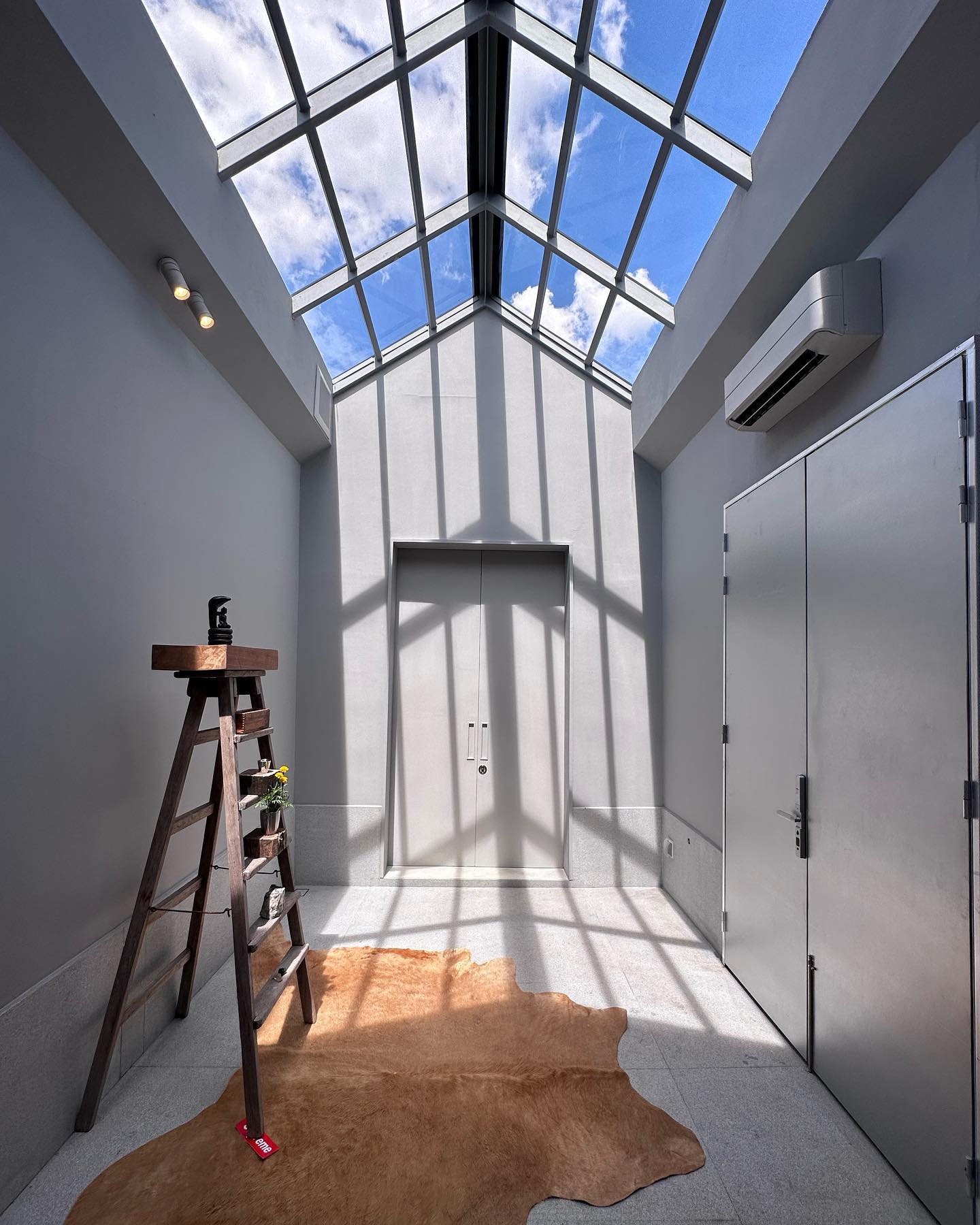 บ้านโทนี่ รากแก่น