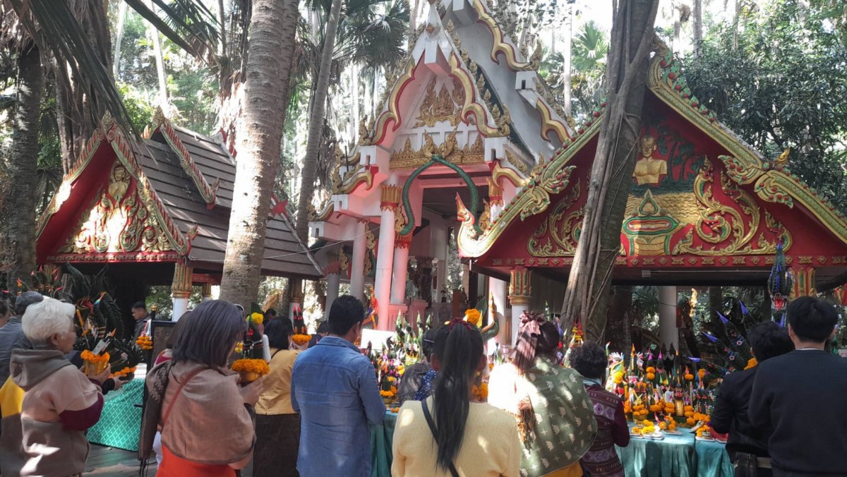 อุดรธานึ เหนือสุดในสยามโชคดีก็เดินทางมาแก้บนกับพ่อปู่ศรีสุทโธแบะแม่ย่าศรัปทุมมา