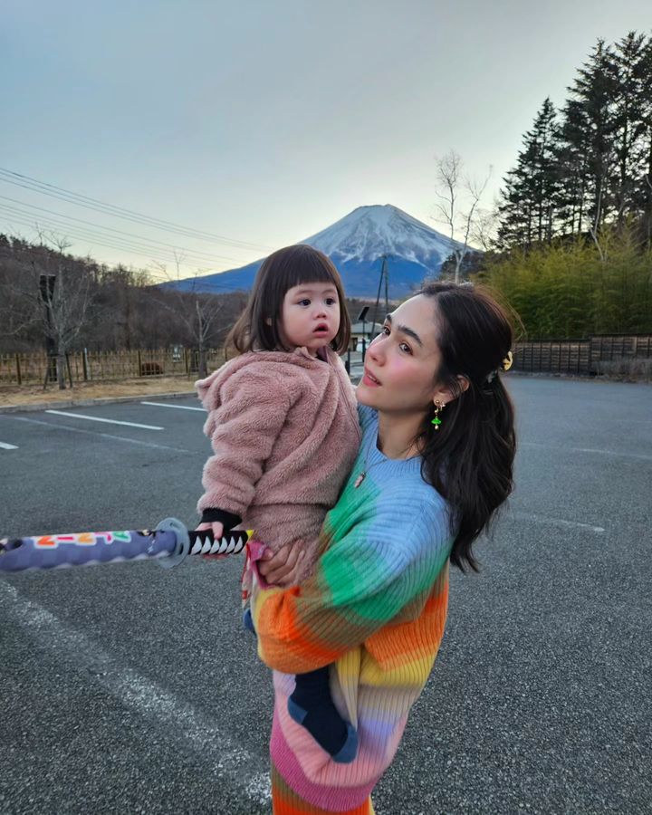 ชมพู่ อารยา