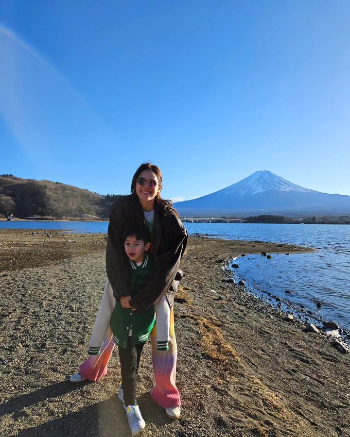 ชมพู่ อารยา