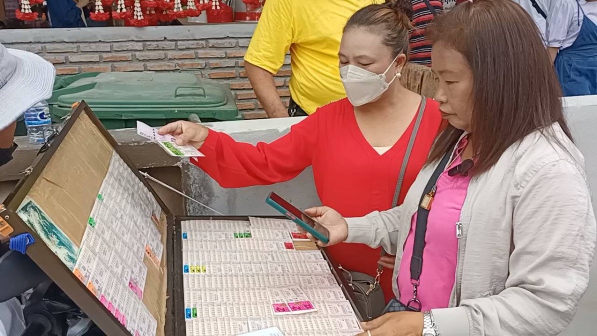 นนทบุรี ประชาชนแห่ขอเลขเด็ดไอไข่วัดศาลาลีอย่างต่อเนื่อง ในงานพิธีไหว้ครูประจำปี