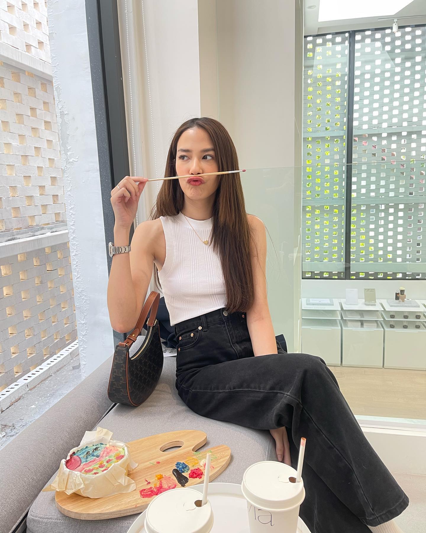 ลออจันทร์ จีน่า ญีนา ซาลาส