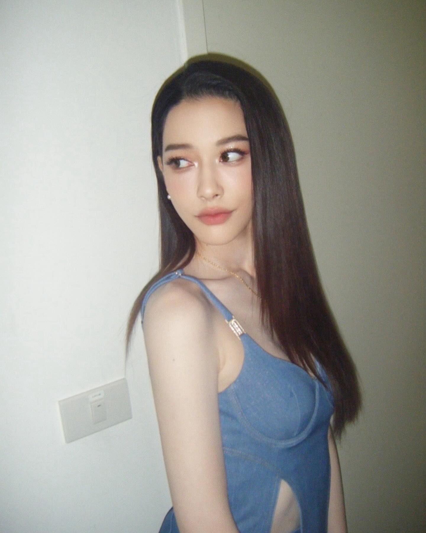 ลออจันทร์ จีน่า ญีนา ซาลาส