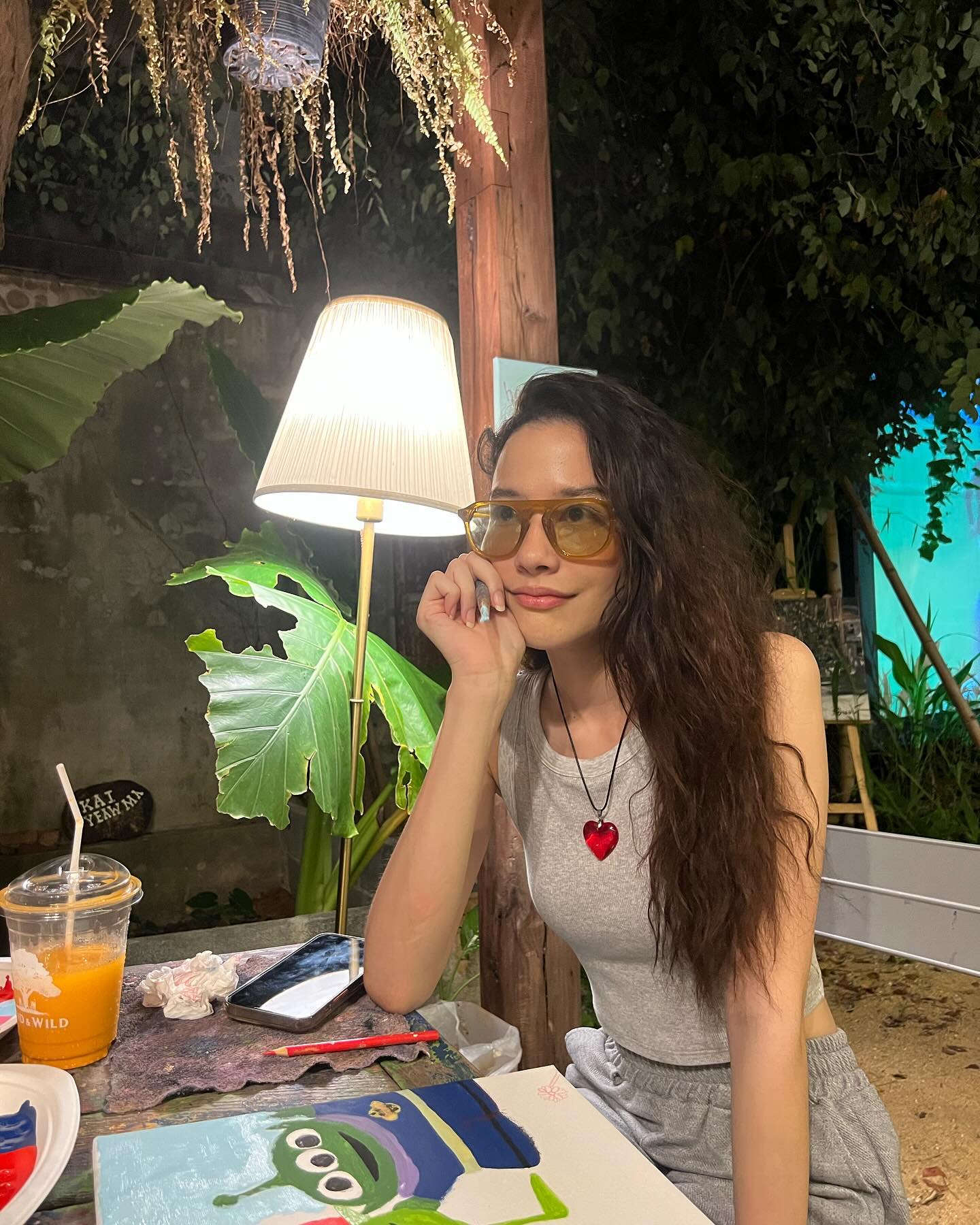 ลออจันทร์ จีน่า ญีนา ซาลาส