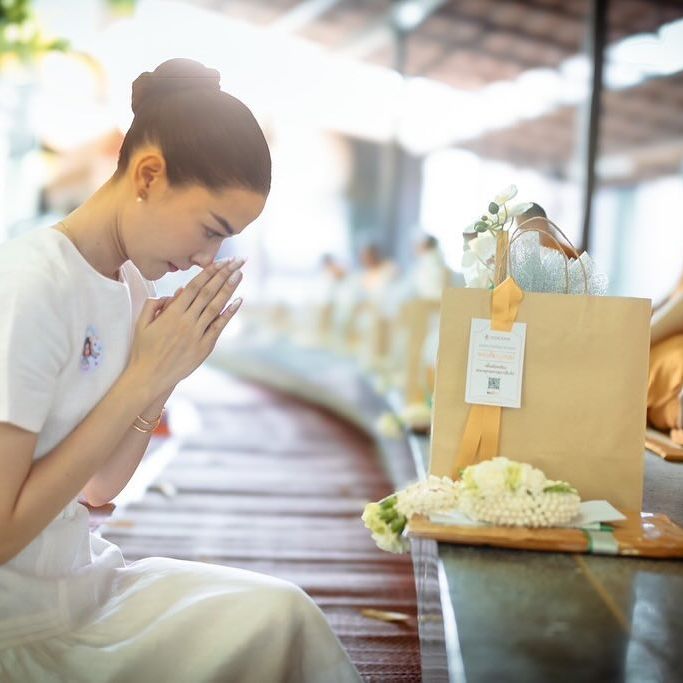 ลออจันทร์ จีน่า ญีนา ซาลาส