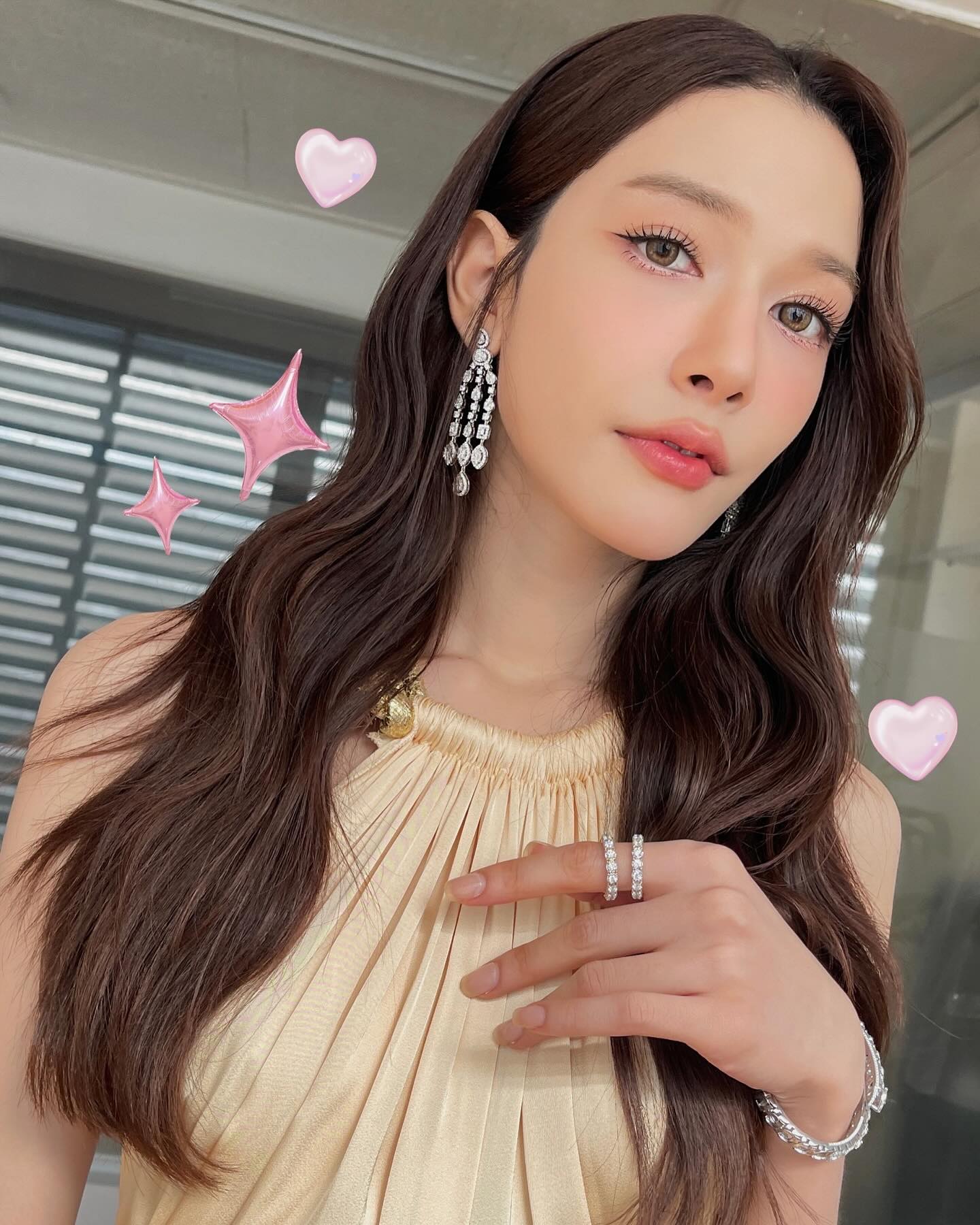 ลออจันทร์ จีน่า ญีนา ซาลาส