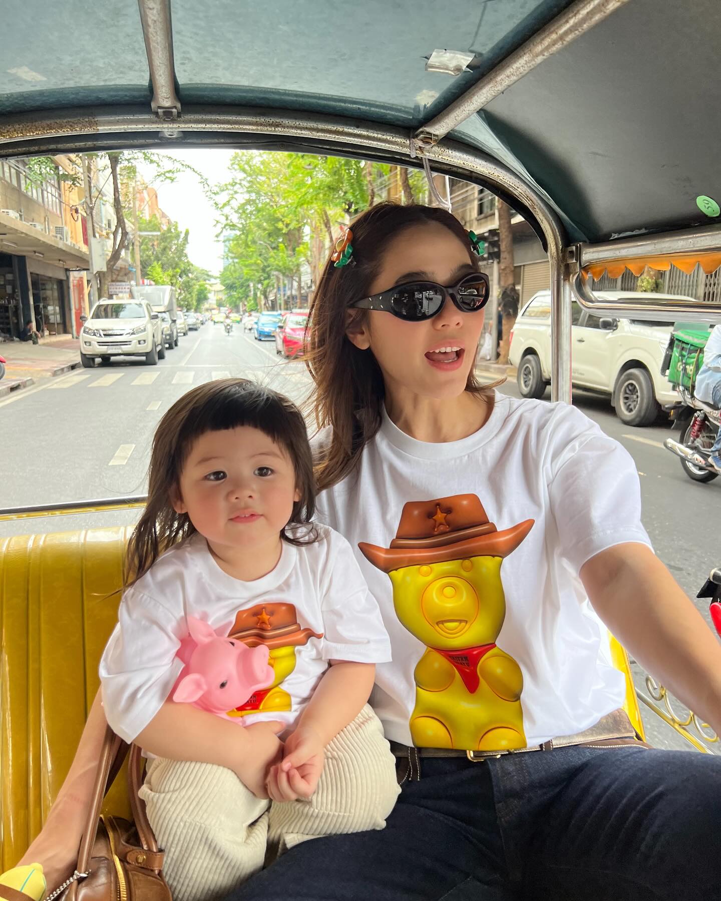 ชมพู่ อารยา