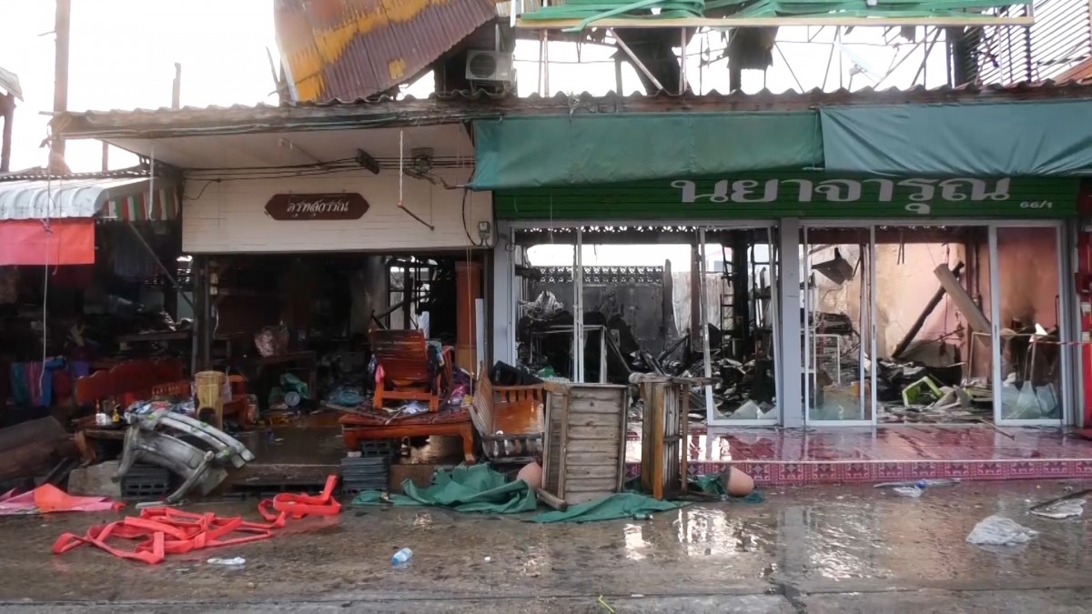 เจ้าของร้านกอดคอร่ำไห้ ไฟไหม้ตลาดเมืองสุรินทร์ ดรามาคนด่ารถดับเพลิงไร้น้ำยา