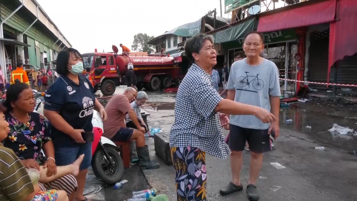 เจ้าของร้านกอดคอร่ำไห้ ไฟไหม้ตลาดเมืองสุรินทร์ ดรามาคนด่ารถดับเพลิงไร้น้ำยา