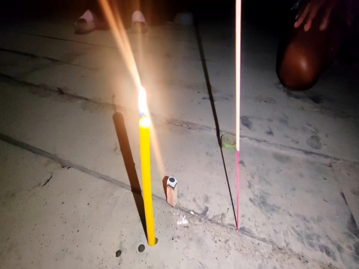 บ้านร้างหลอน..ญาติเชื่อว่ามีวิญญาณอยู่..โผล่ให้เห็นอยู่บ่อยๆ.. จึงพากันจุดธูปขอหวย