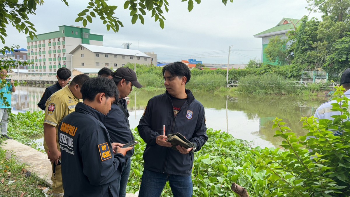 กระสอบปริศนาลอยมาติดริมทางเท้า ถูกมัดคล้ายร่างคน พอแกะออกถึงกับโล่งอก เป็นศพตัวเงินตัวทอง