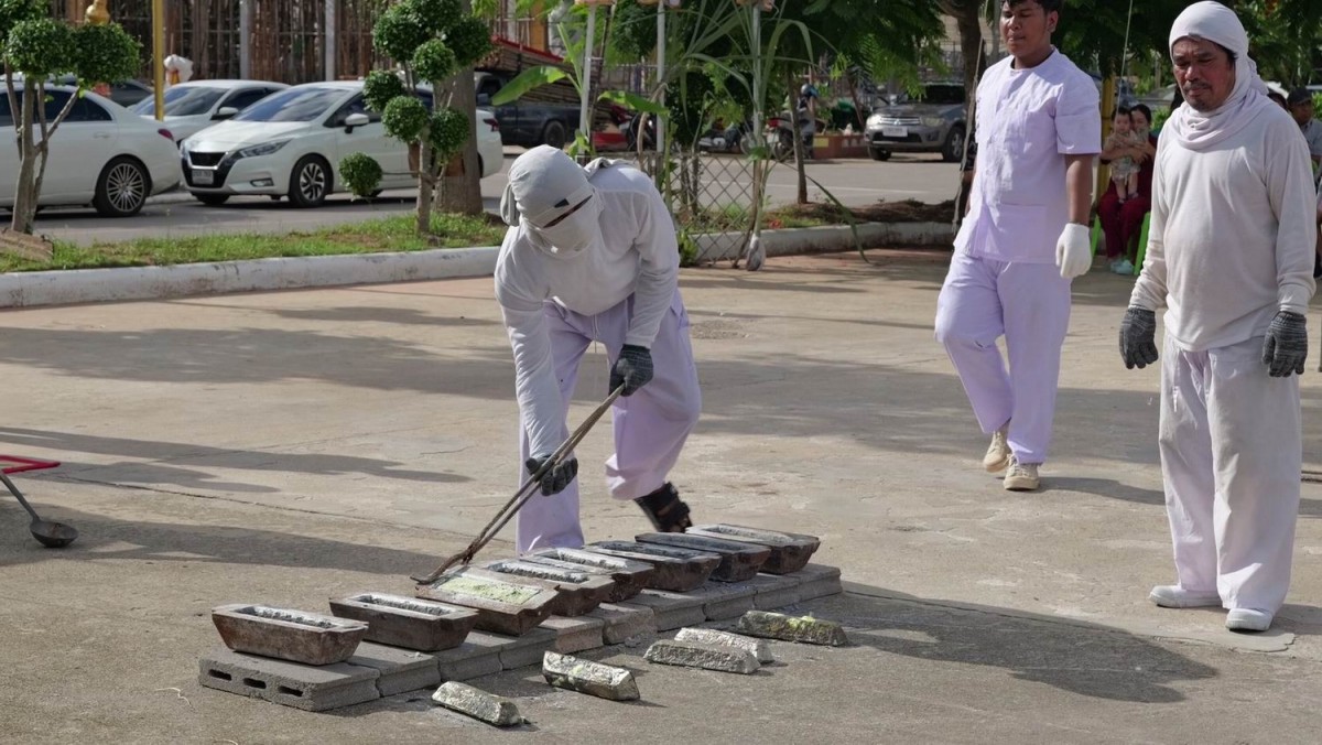 ส่องเลขเด็ด เลขมงคล ศรราม น้ำเพชร ทำพิธีวัดประดู่ พลีมวลสารเหรียญบรมครูแสนล้าน