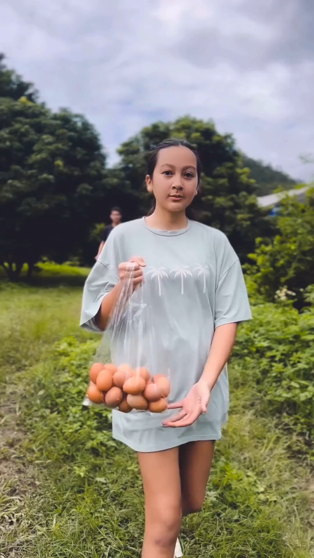 แหม่ม คัทลียา ลูก ฟาร์มไก่