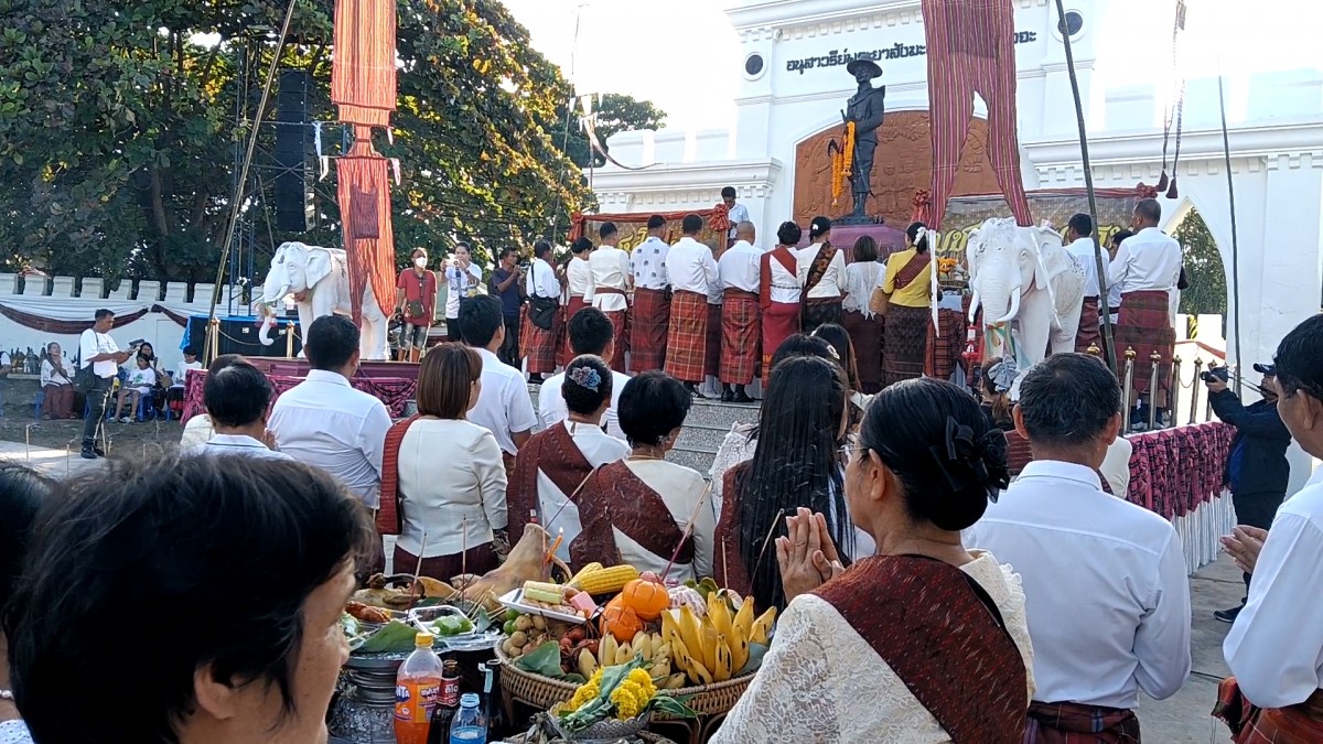 -- สุรินทร์-ไม่พลาดส่องเลขเด็ด..ประเพณีแซนโฎนตา บุญเดือนสิบของชาวไทยเชื้อสายเขมร เริ่มแล้วคึกคัก