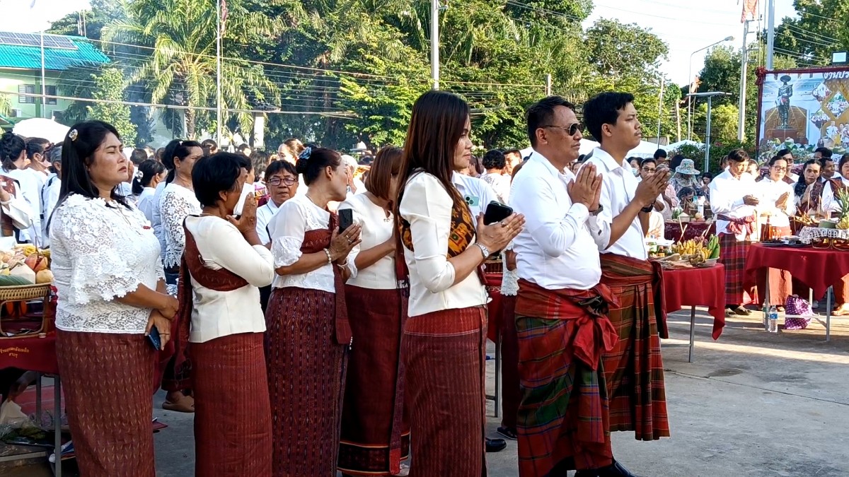 -- สุรินทร์-ไม่พลาดส่องเลขเด็ด..ประเพณีแซนโฎนตา บุญเดือนสิบของชาวไทยเชื้อสายเขมร เริ่มแล้วคึกคัก