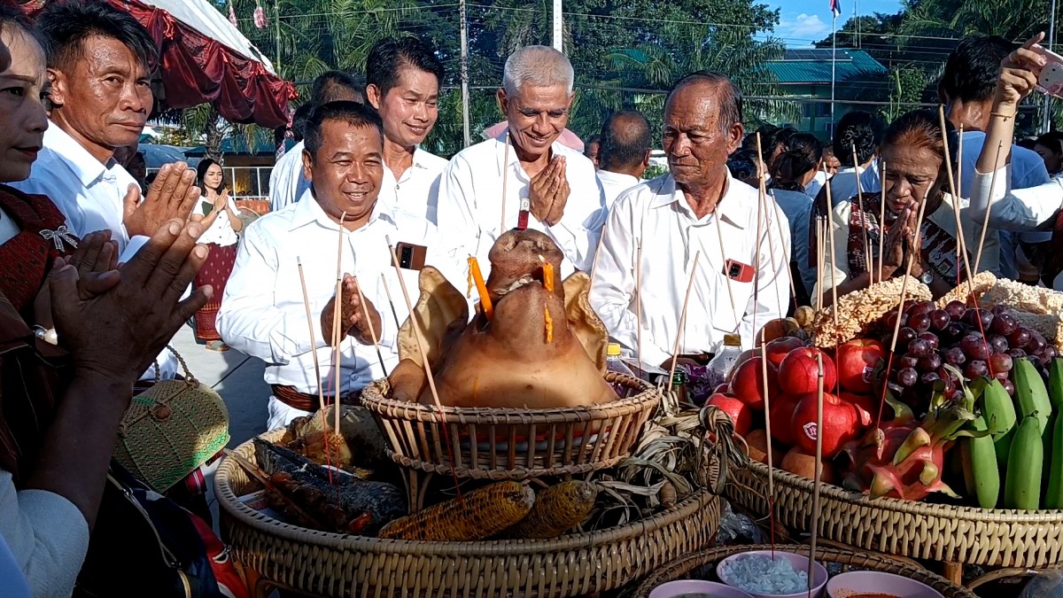 -- สุรินทร์-ไม่พลาดส่องเลขเด็ด..ประเพณีแซนโฎนตา บุญเดือนสิบของชาวไทยเชื้อสายเขมร เริ่มแล้วคึกคัก