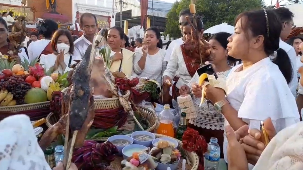 -- สุรินทร์-ไม่พลาดส่องเลขเด็ด..ประเพณีแซนโฎนตา บุญเดือนสิบของชาวไทยเชื้อสายเขมร เริ่มแล้วคึกคัก