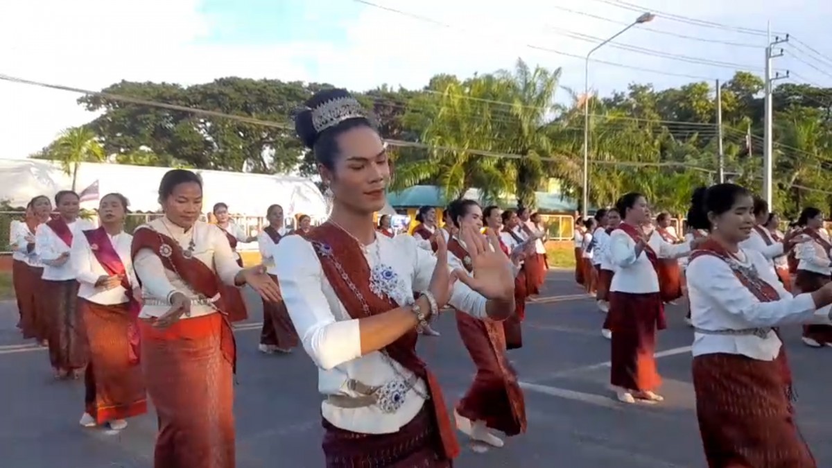 -- สุรินทร์-ไม่พลาดส่องเลขเด็ด..ประเพณีแซนโฎนตา บุญเดือนสิบของชาวไทยเชื้อสายเขมร เริ่มแล้วคึกคัก