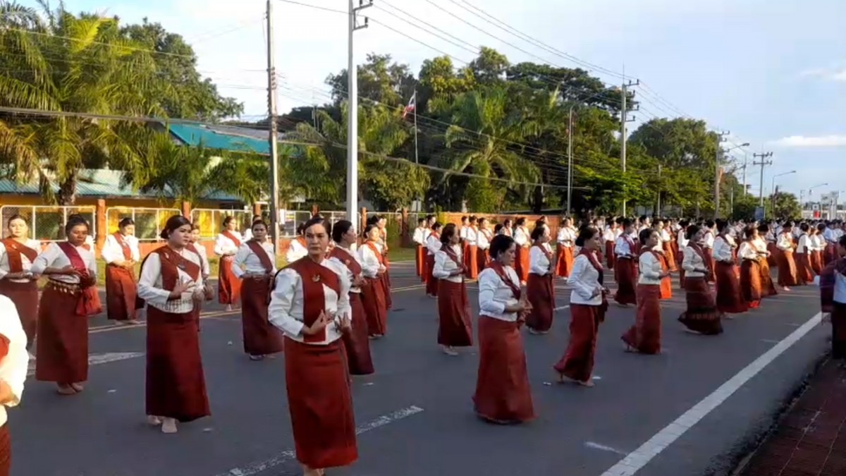 -- สุรินทร์-ไม่พลาดส่องเลขเด็ด..ประเพณีแซนโฎนตา บุญเดือนสิบของชาวไทยเชื้อสายเขมร เริ่มแล้วคึกคัก