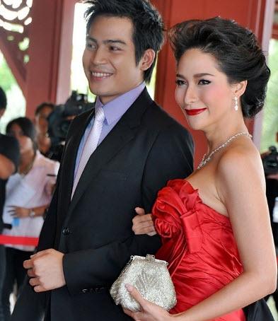 พลอย-ปอ ทฤษฎี