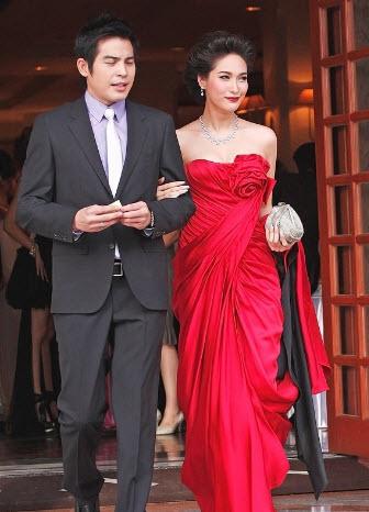 พลอย-ปอ ทฤษฎี