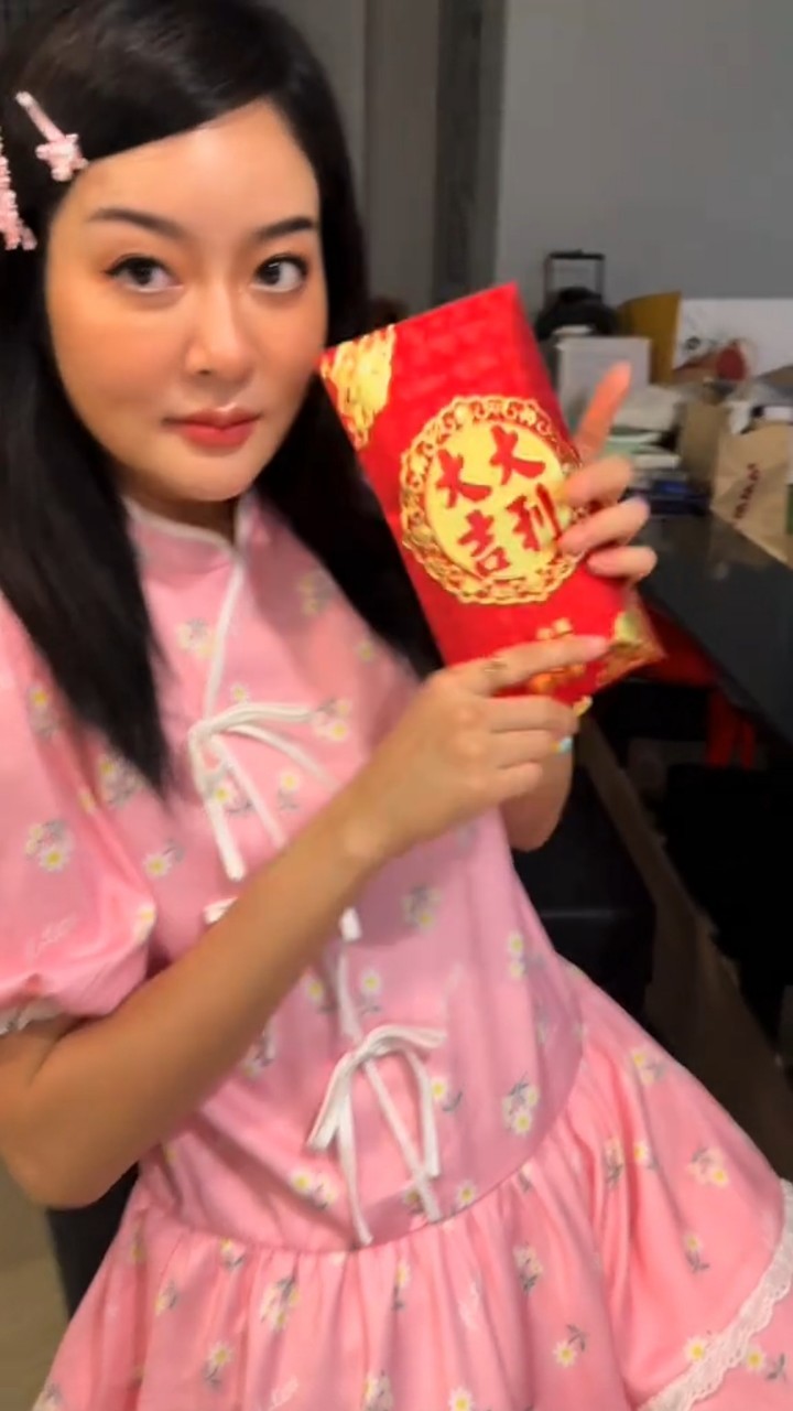แก้มบุ๋ม พีท