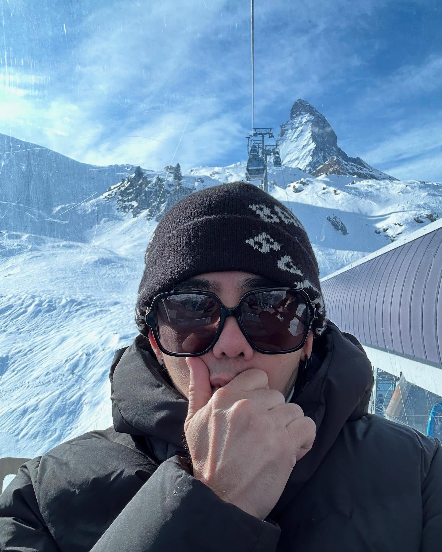 พชร์ อานนท์