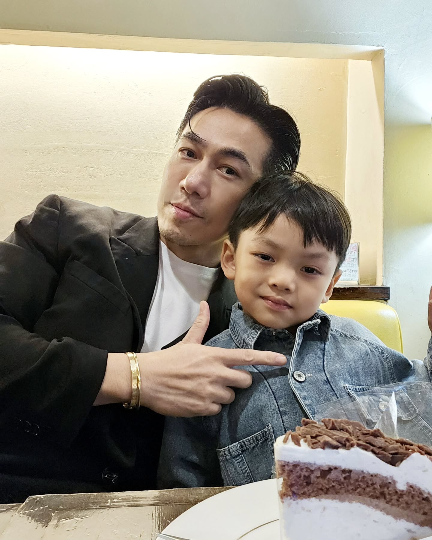 ดีเจเพชรจ้า