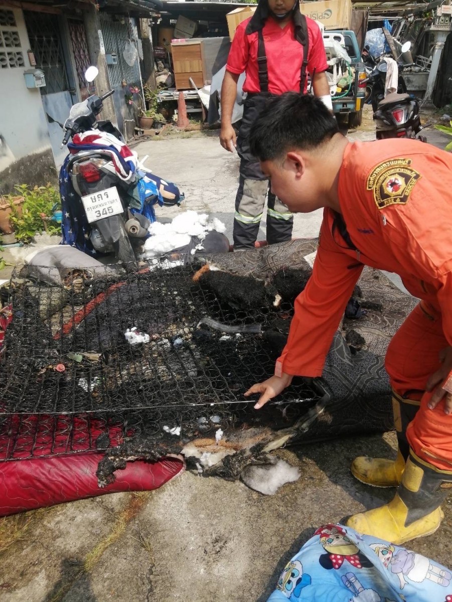 นนทบุรี ตำรวจยึดเงิน 6.5 ล้านซุกในรถหลังพบพิรุธสาวอ้างไฟไหม้เงินสดในบ้าน 10 ล้าน