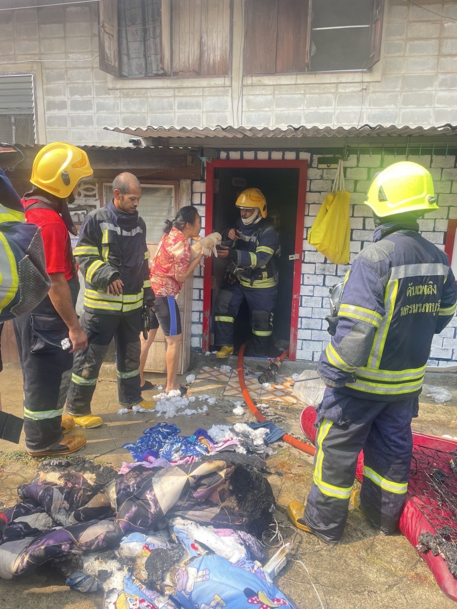 นนทบุรี ตำรวจยึดเงิน 6.5 ล้านซุกในรถหลังพบพิรุธสาวอ้างไฟไหม้เงินสดในบ้าน 10 ล้าน