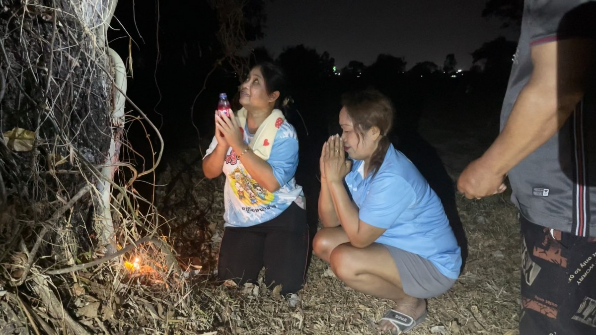 -สุรินทร์-ขอเลขเด็ดต้นสะเดาขนาด 4 คนโอบอายุร้อยกว่าปี บ้านร้างข้างทุ่งนาท้ายหมู่บ้านที่เจ้าของเสียชีวิตไปเมื่อ 20 กว่าปี