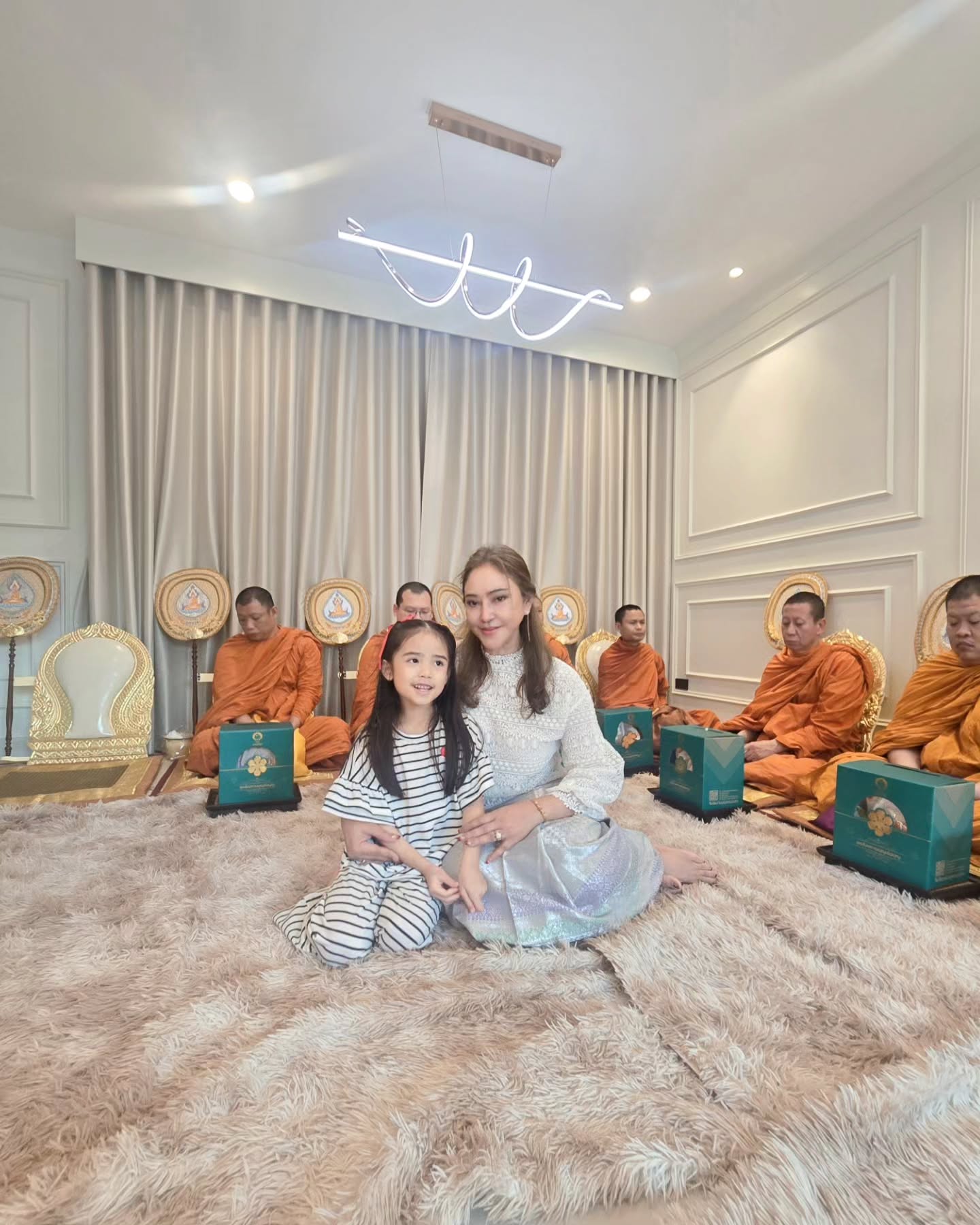 อุ้ม ลักขณา