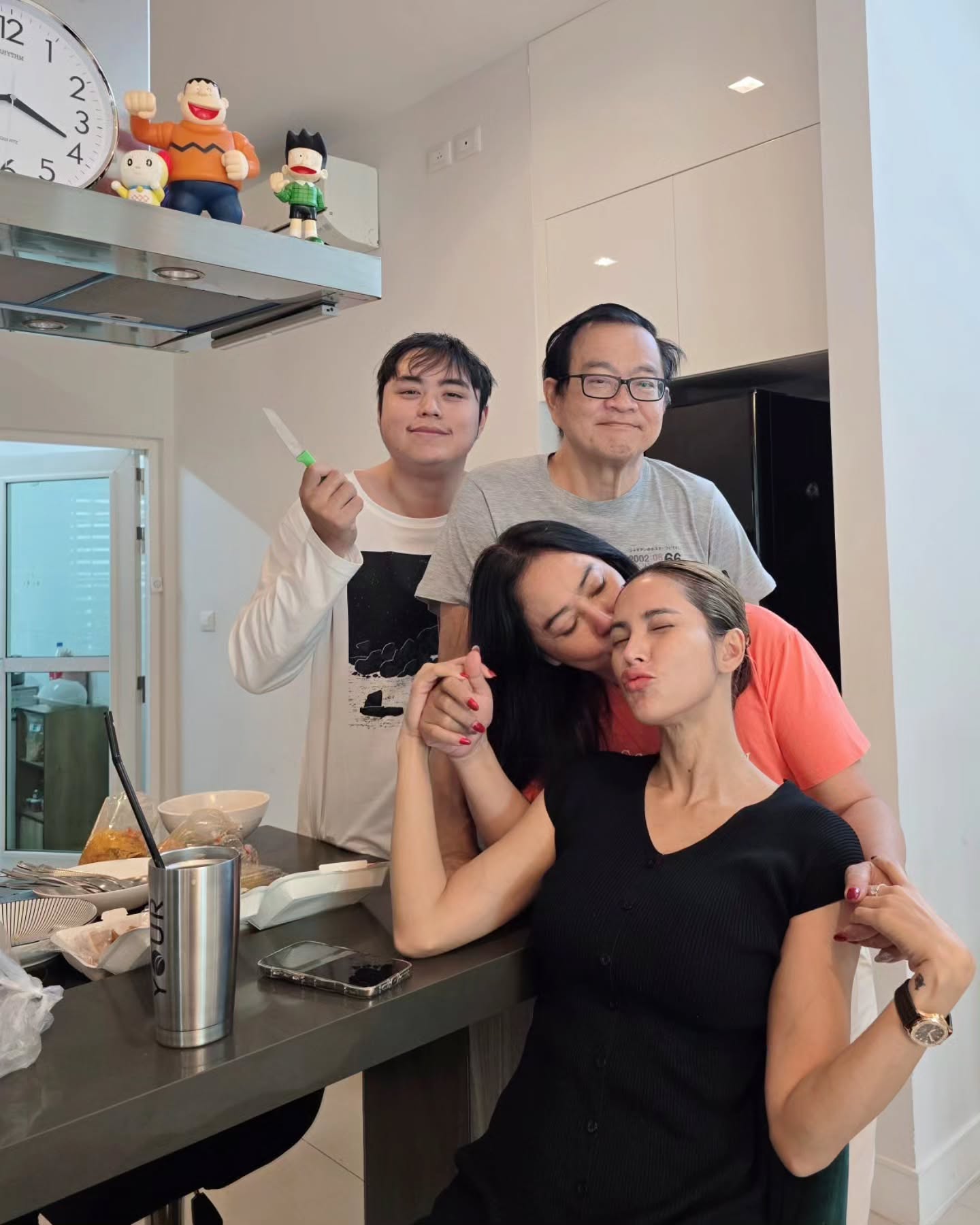 อุ้ม ลักขณา