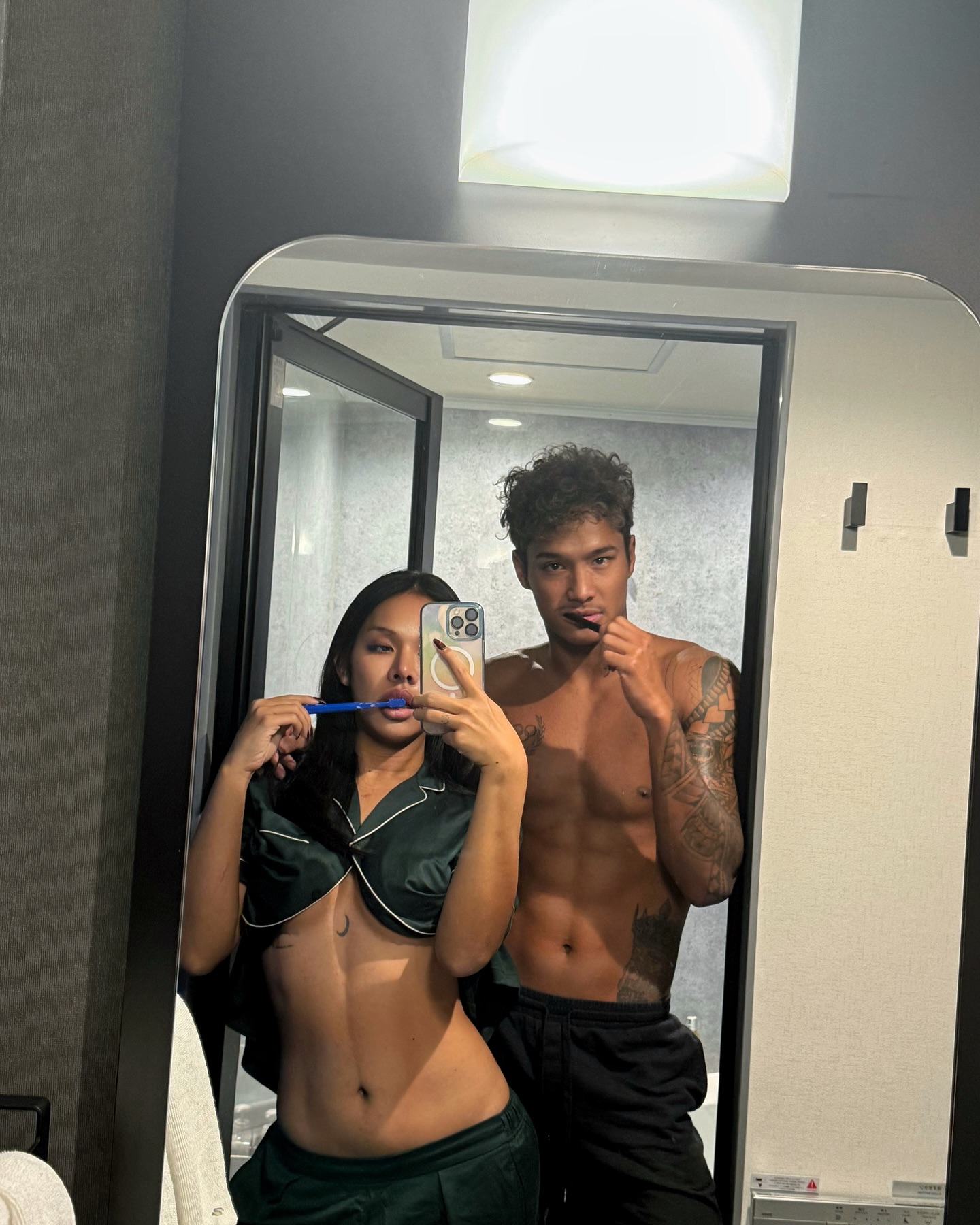 มิกซ์ ฉลามจัส