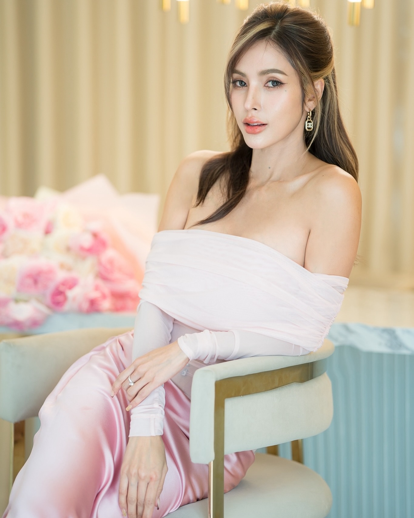 อุ้ม ลักขณา