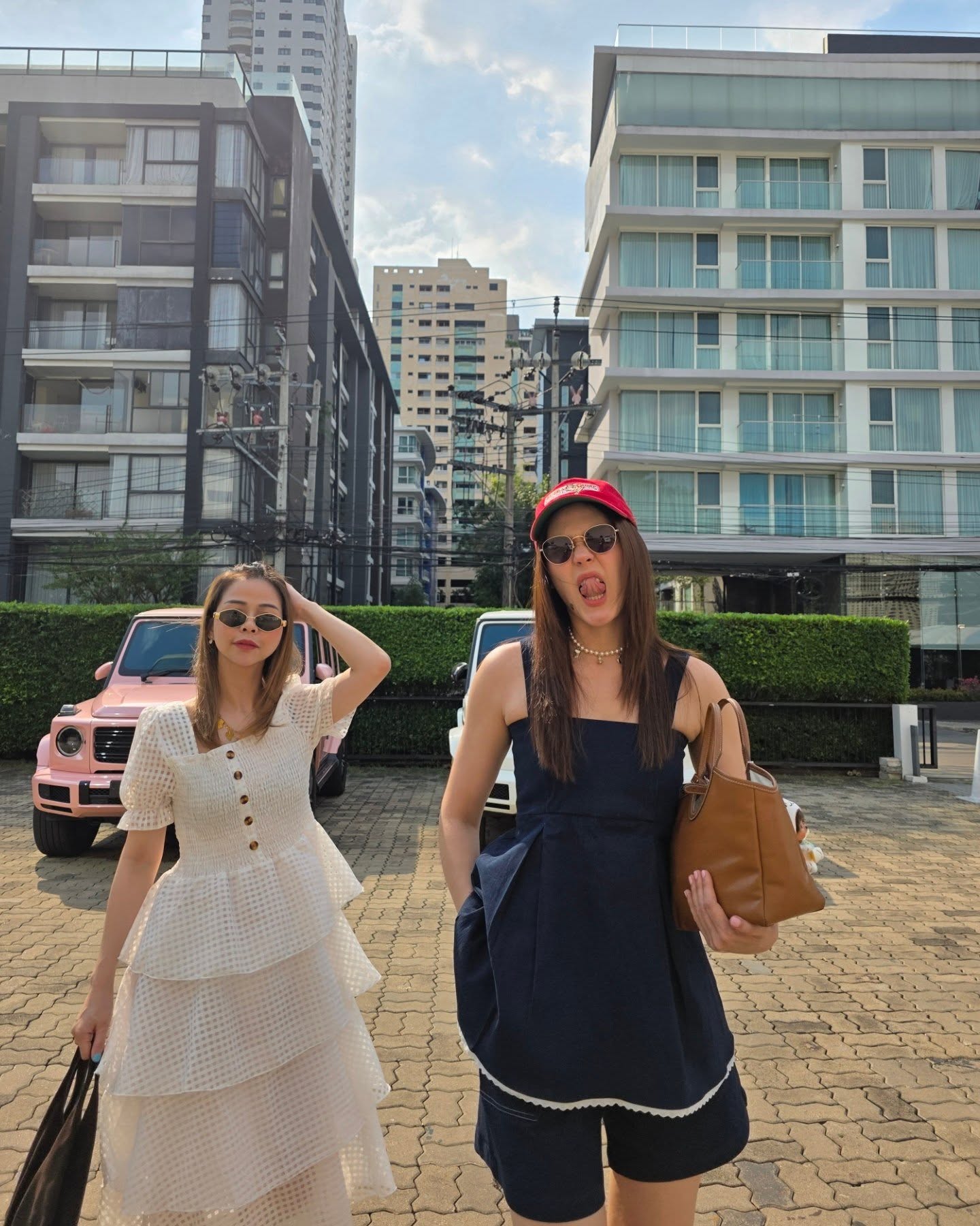 ชมพู่ พลอย