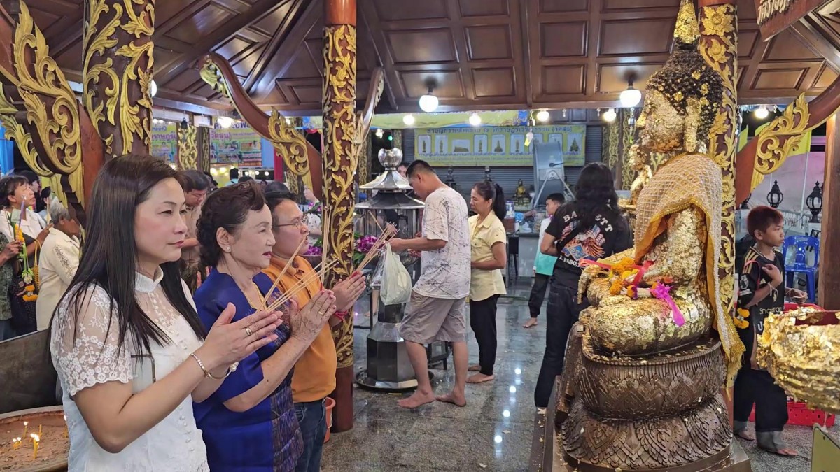 ราชบุรี- สาวนักธุรกิจจ้างลิเกดัง กุ้ง-จิ้งหรีดขาว ถวายหลวงพ่อโตหลังได้116ล้านบาท คอหวยส่องเลขเด็ด