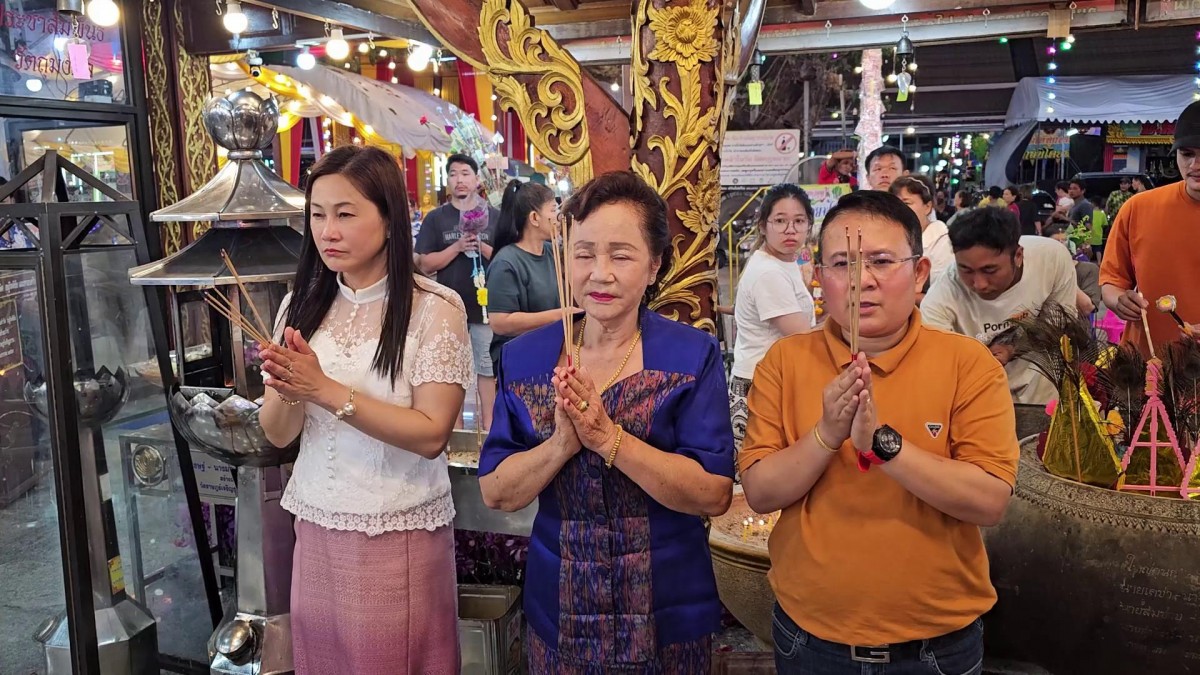 ราชบุรี- สาวนักธุรกิจจ้างลิเกดัง กุ้ง-จิ้งหรีดขาว ถวายหลวงพ่อโตหลังได้116ล้านบาท คอหวยส่องเลขเด็ด