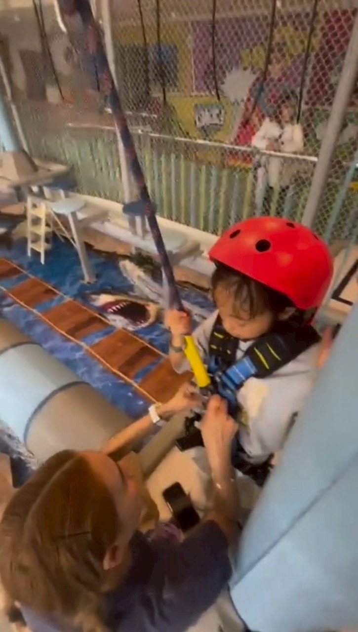 เจนี่ น้องโนล่า